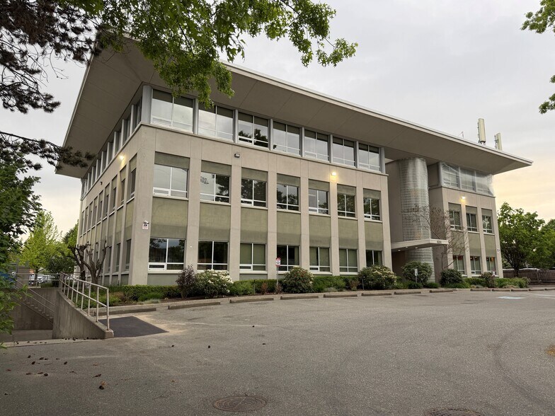 More Photos Of 6351 197th St, Langley Medical For Sale