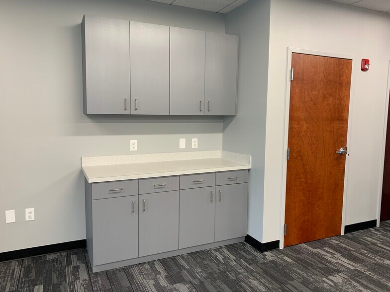 More Photos Of 2300 Camp Creek Pky, College Park Office For Lease