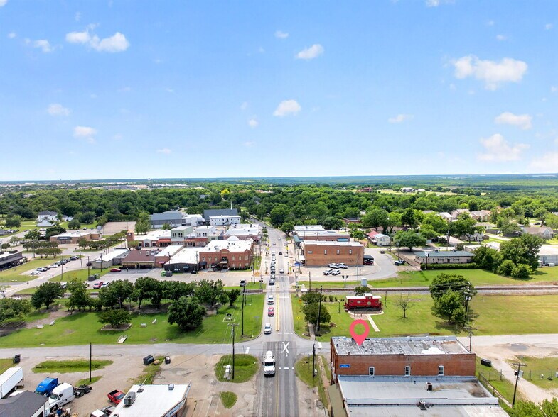 More Photos Of 201 N Bois D Arc St, Forney Storefront For Sale