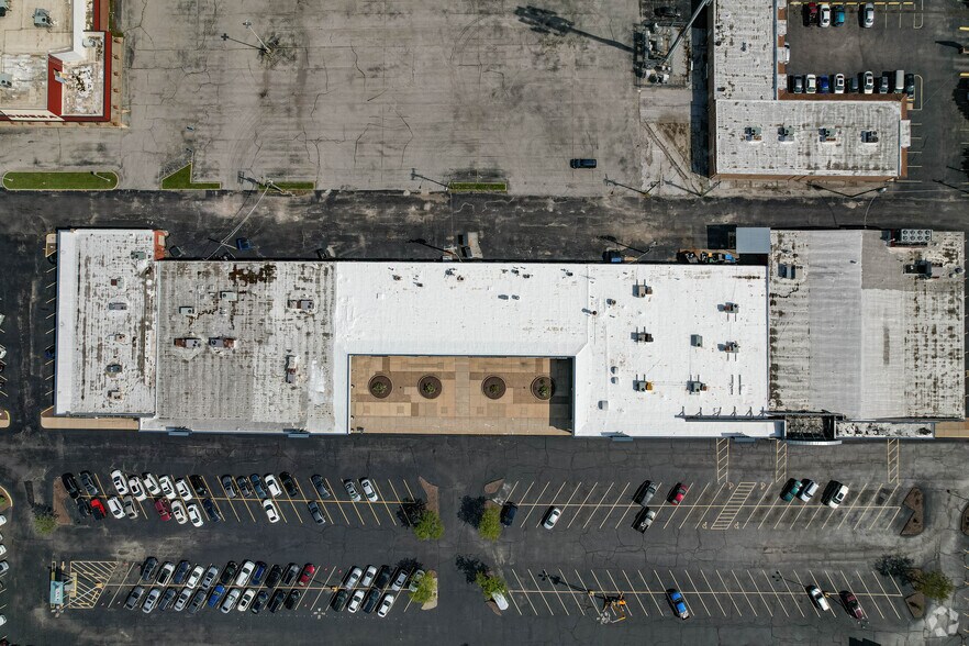 More Photos Of 2001-3141 Campus Dr, Saint Charles Unknown For Lease