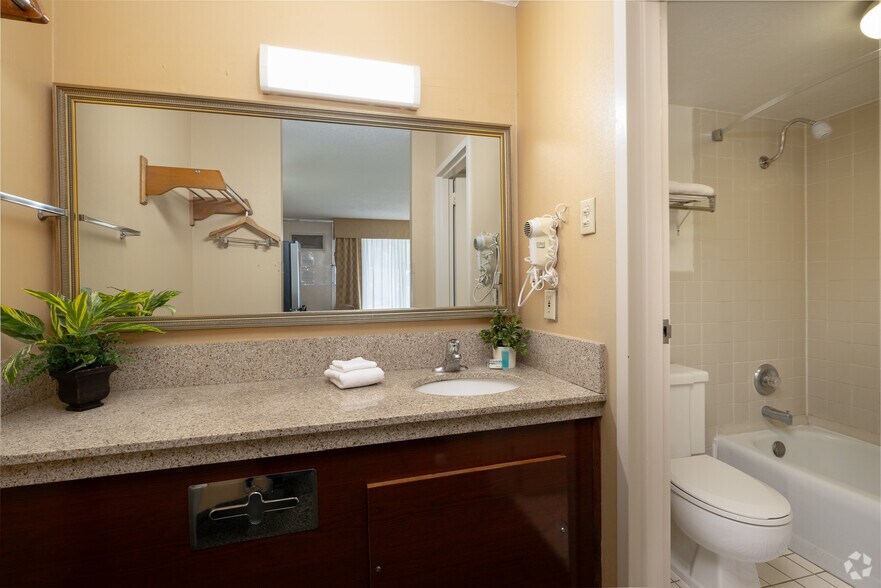 More Photos Of 1399 Bench Rd, Pocatello Hotel For Sale