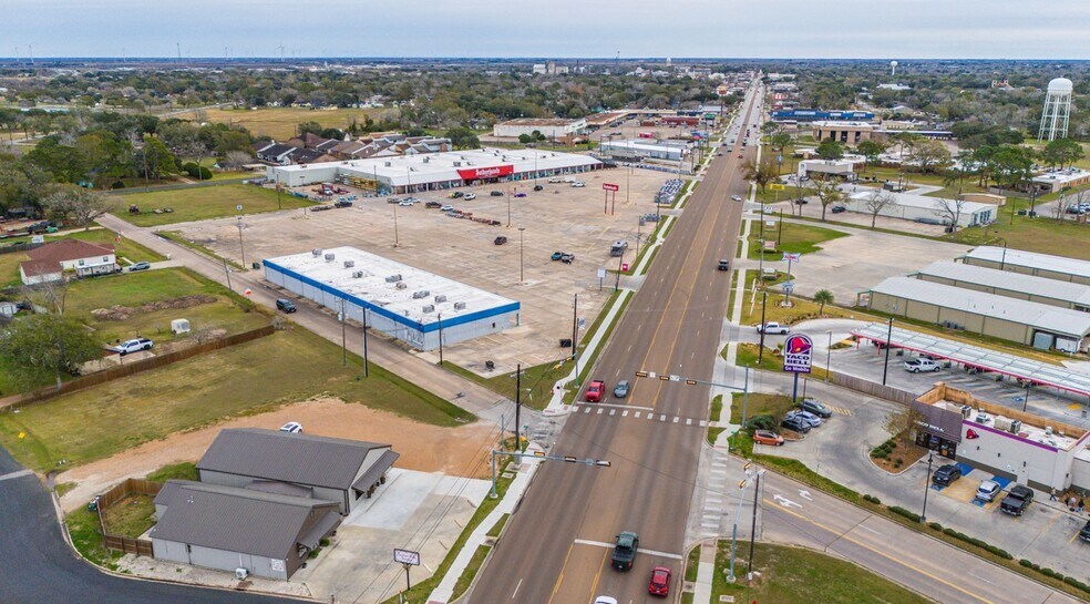 More Photos Of 1602 N Mechanic St, El Campo Land For Lease