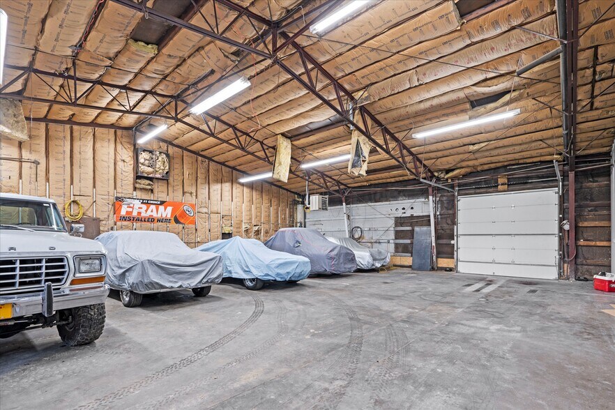 More Photos Of 325 E State Ave, Tonganoxie Auto Dealership For Lease