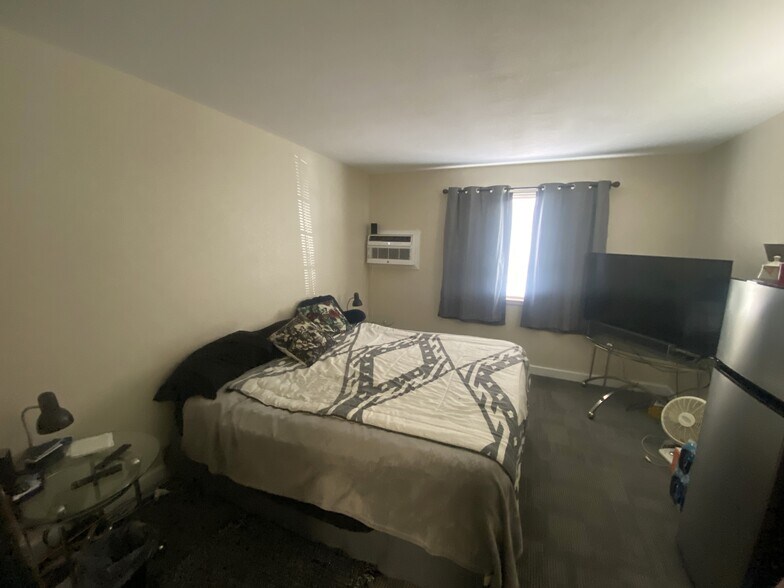 More Photos Of 1 Proactive Dr, New Florence Hotel For Sale