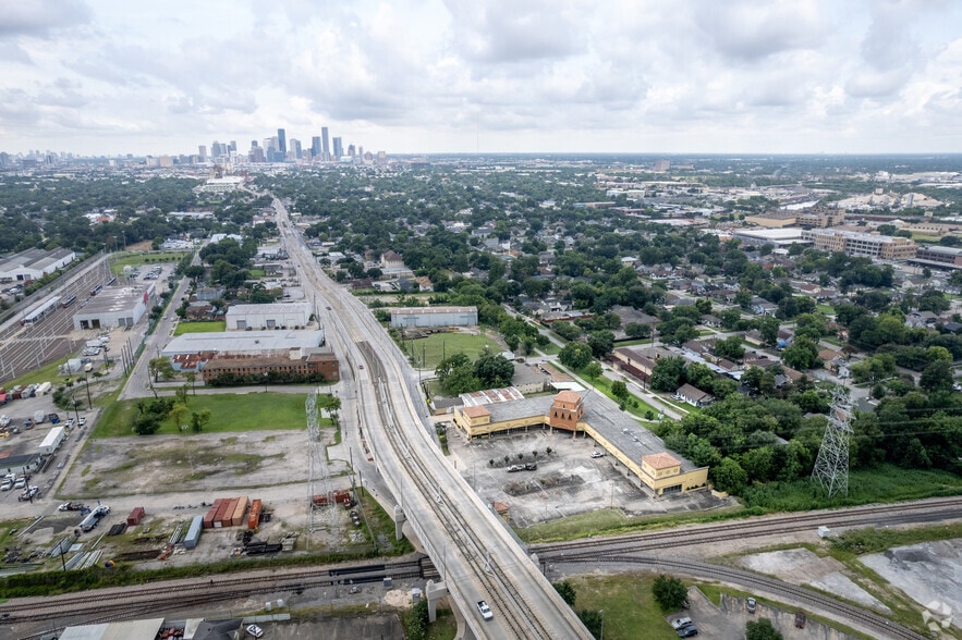 More Photos Of 6215 Harrisburg Blvd, Houston Storefront Retail Office For Sale