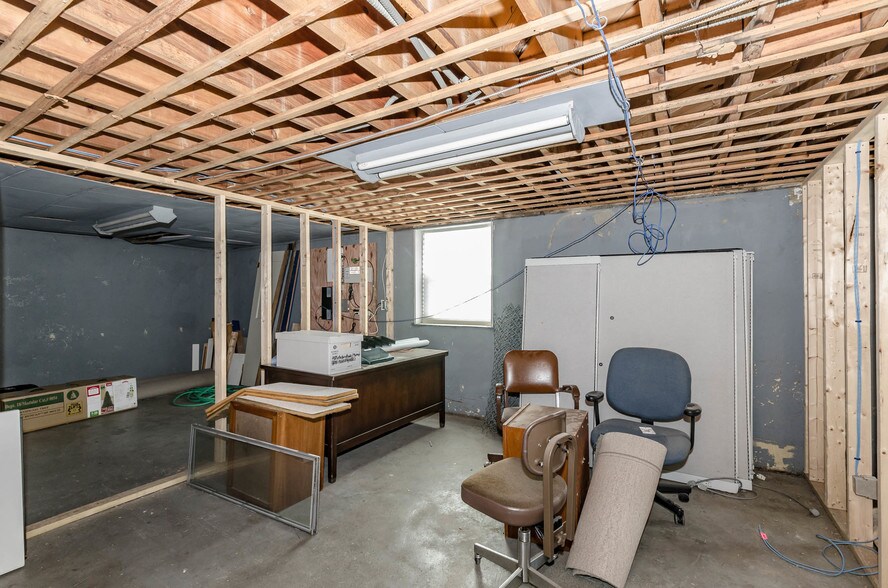 More Photos Of 215 Church St, Lenoir Office For Sale