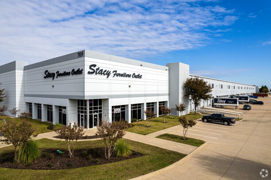 Primary Photo Of 709 Enterprise Dr, Flower Mound Distribution For Lease
