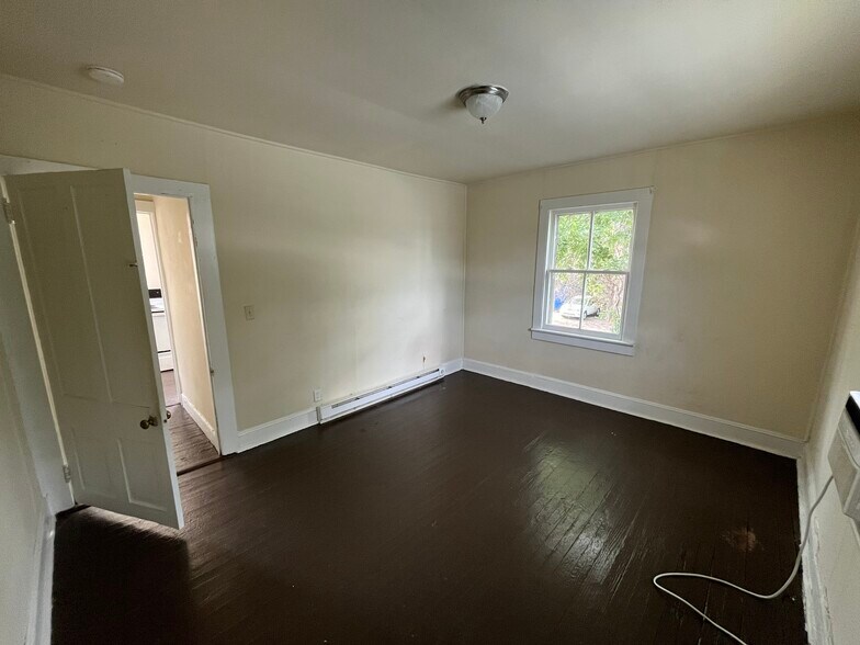More Photos Of 927 Farmer St, Petersburg Apartments For Sale