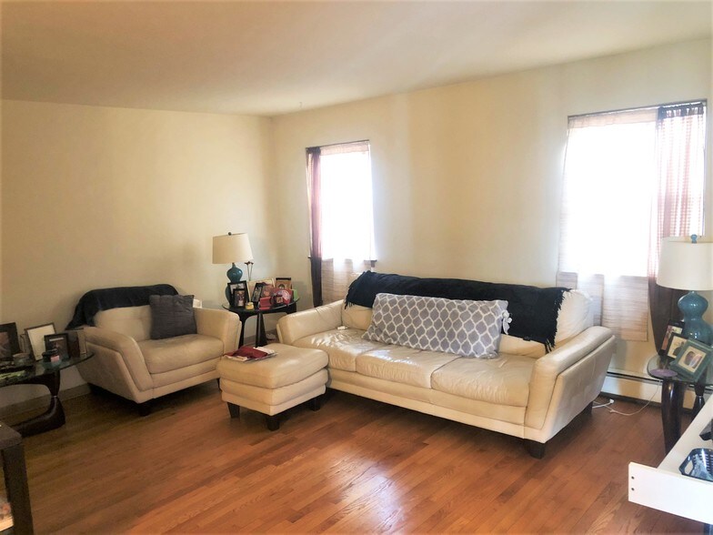 More Photos Of 5508 S Brainard Ave, Countryside Apartments For Lease