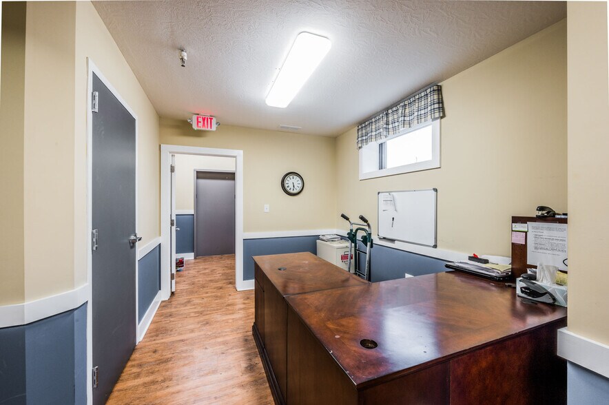 More Photos Of 1502 Westen St, Bowling Green Office For Sale