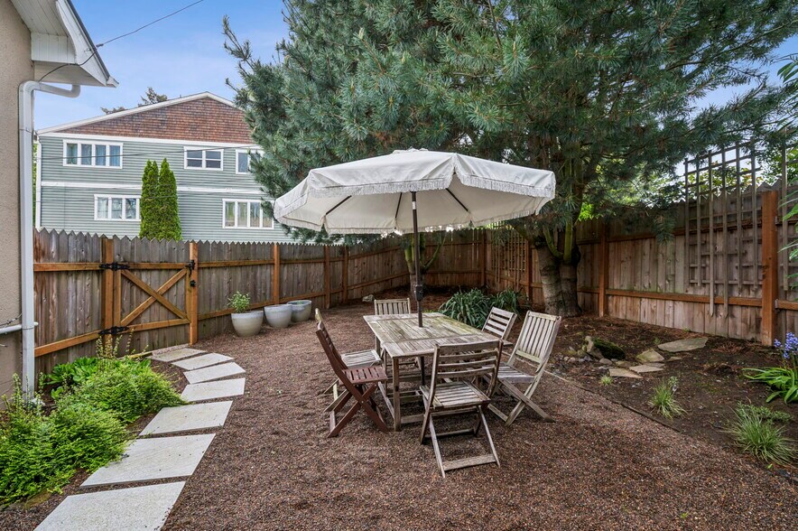 More Photos Of 11020 N Moore Ave, Portland Flex For Sale