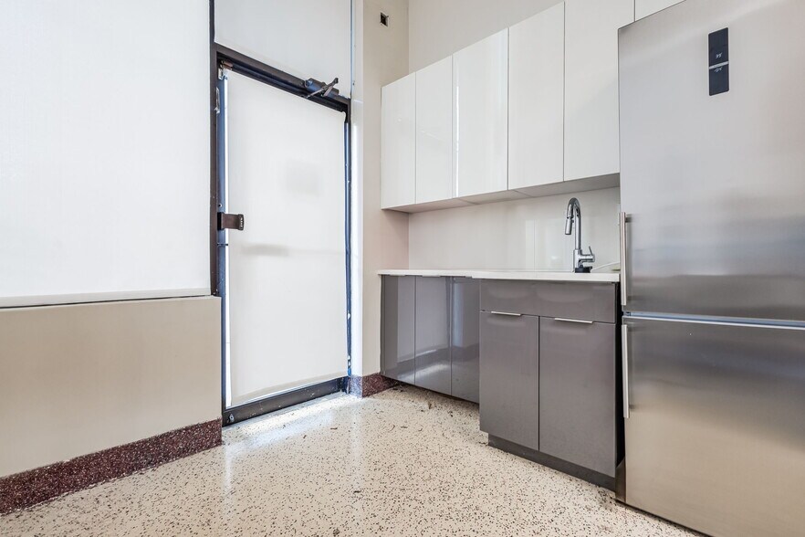 More Photos Of 2 Suffern Ln, Garnerville General Retail For Lease