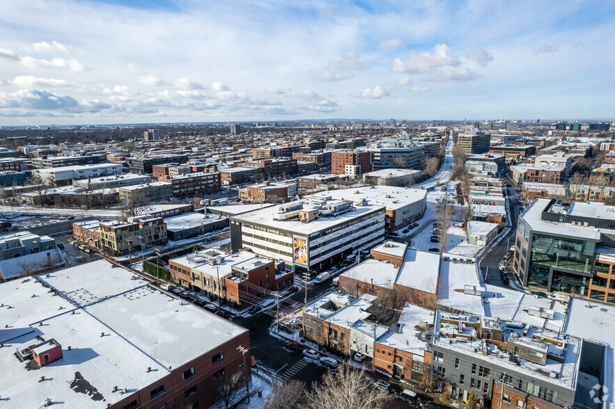 More Photos Of 6750 Av de l'Esplanade, Montréal Office For Lease