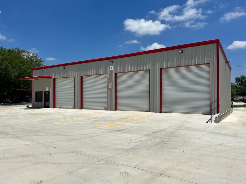 More Photos Of 13807 Bulverde Rd, San Antonio Flex For Lease