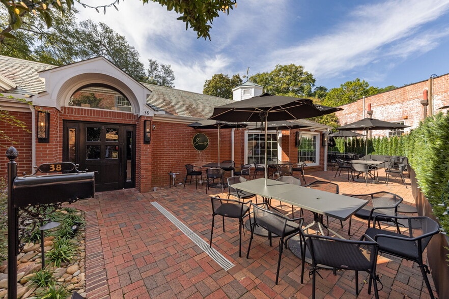 More Photos Of 38 Chinquapin Rd, Pinehurst Restaurant For Sale