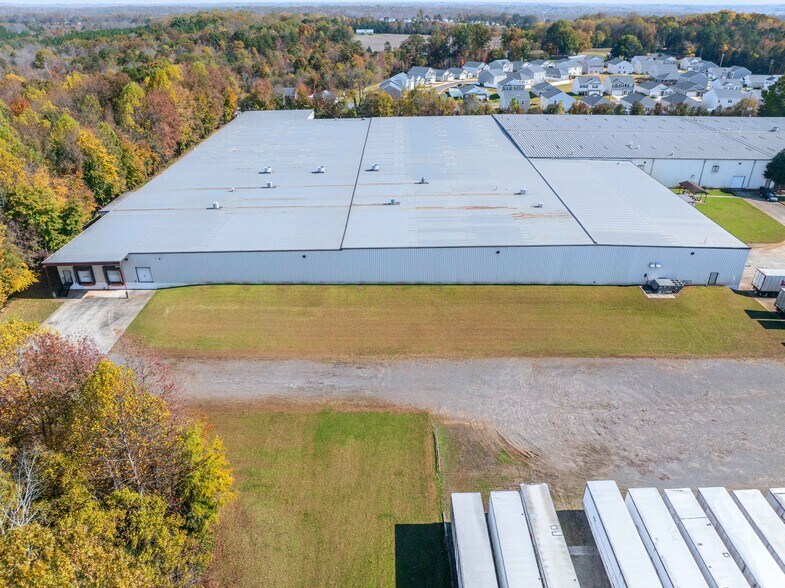 More Photos Of 140 Lionheart Dr, Mocksville Warehouse For Lease