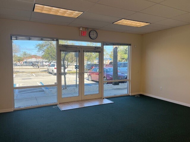 More Photos Of 9015 Americana Rd, Vero Beach Medical For Sale