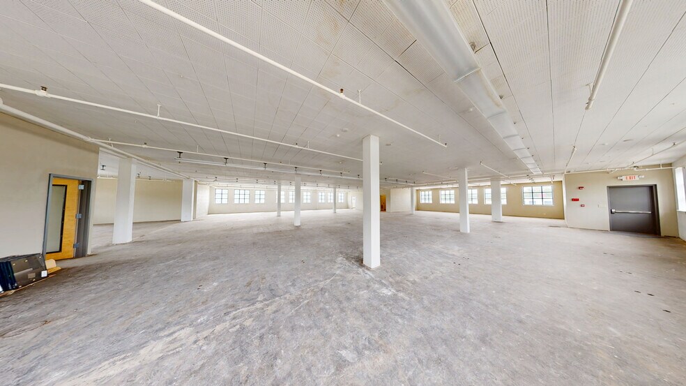 More Photos Of 2240 Shenandoah Ave, Roanoke Warehouse For Lease
