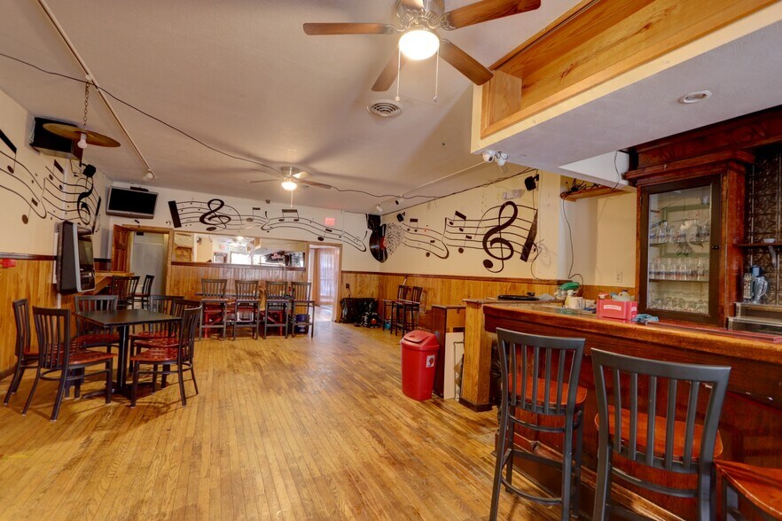 More Photos Of 14 E Main St, Waterloo Township Bar For Sale