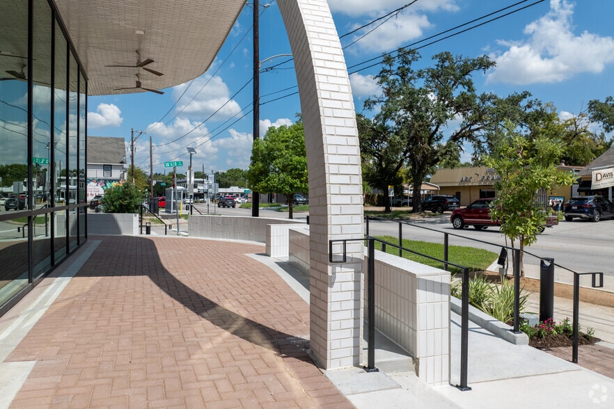 More Photos Of 1023 Studewood St, Houston Storefront Retail Office For Lease