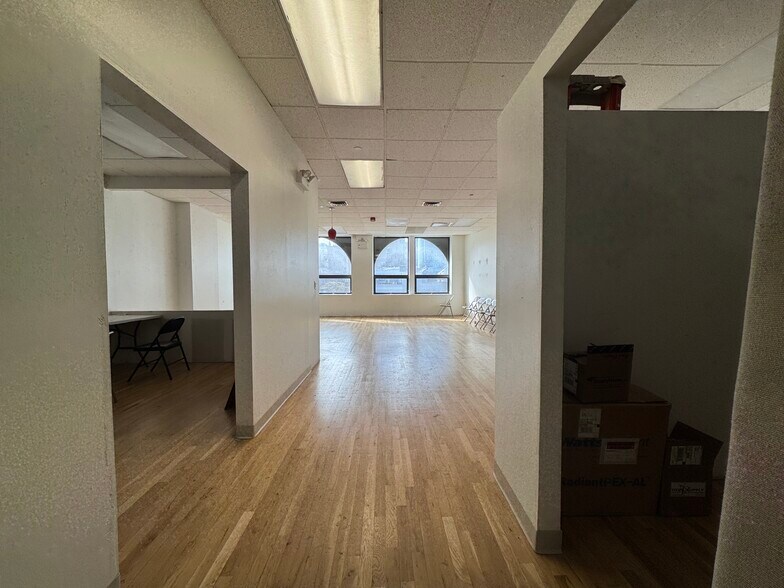 More Photos Of 412 Eighth Ave, New York Loft Creative Space For Lease