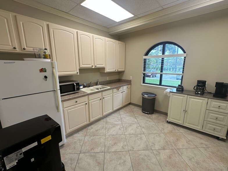 More Photos Of 12421 San Jose Blvd, Jacksonville Medical For Sale