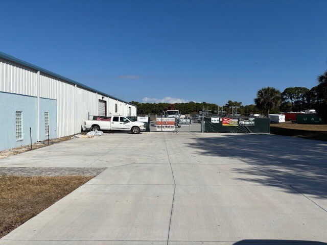 More Photos Of 2760 Business Center Blvd, Melbourne Warehouse For Sale