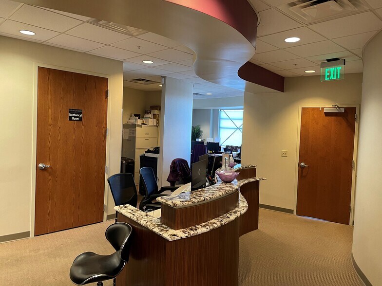 More Photos Of 600-604 Morrison Rd, Gahanna Medical For Lease