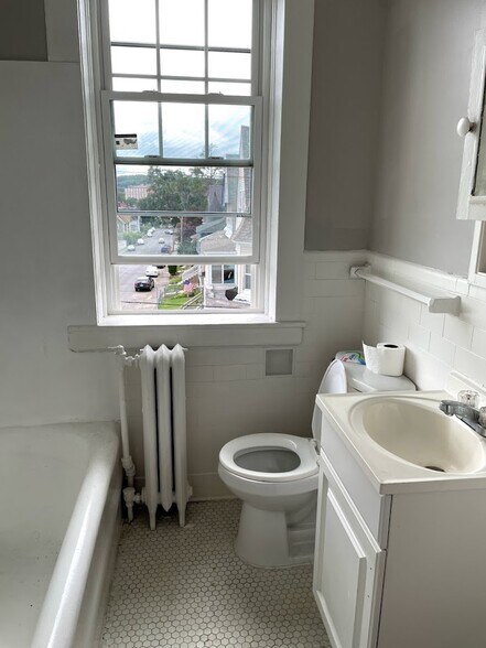 More Photos Of 174 Willow St, Waterbury Apartments For Sale