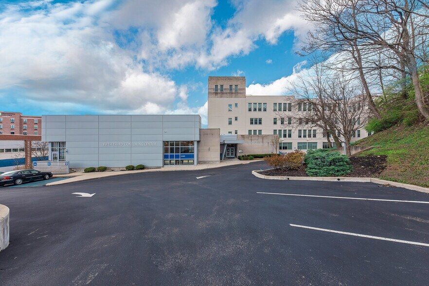 More Photos Of 2400 Reading Rd, Cincinnati Office For Lease