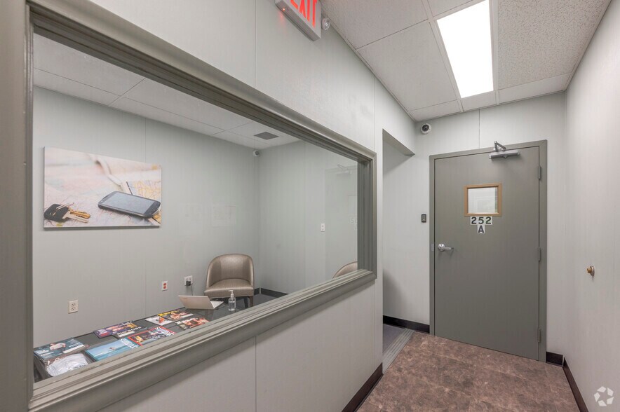 More Photos Of 252-262 Depot Rd, Milford Light Distribution For Lease