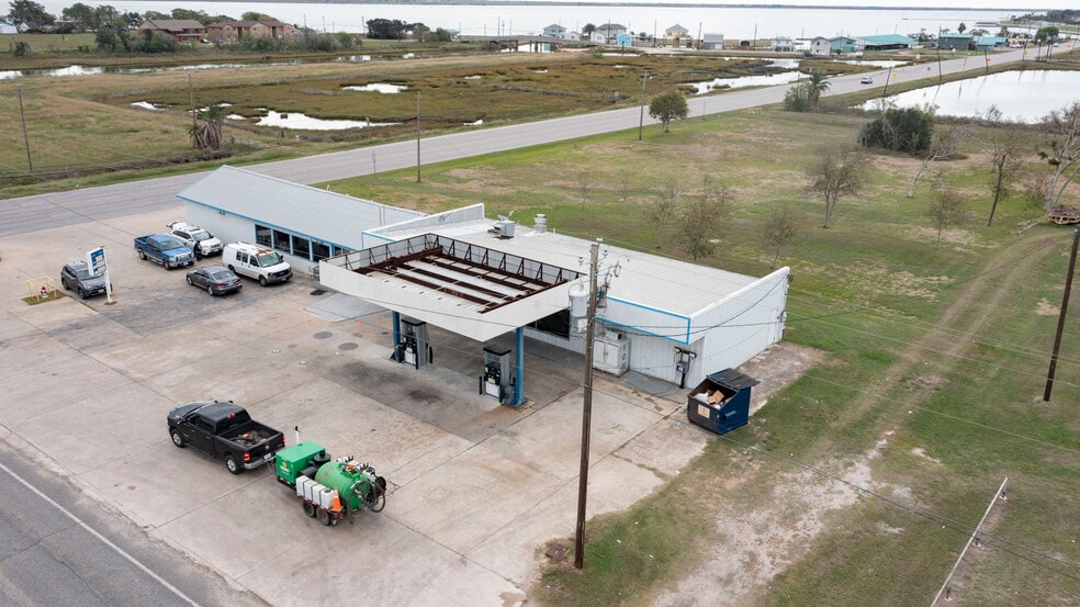 More Photos Of 103 Henderson St, Palacios Convenience Store For Sale