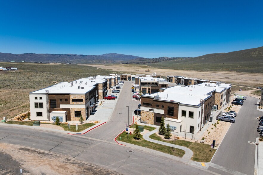 More Photos Of 4554 Forestdale Dr, Park City Light Manufacturing For Sale