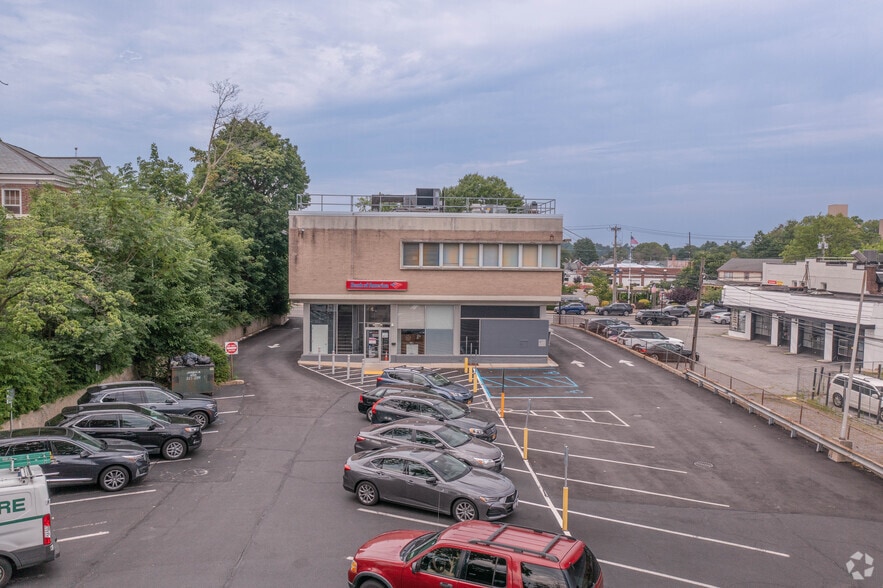 More Photos Of 240 Plandome Rd, Manhasset Office For Lease