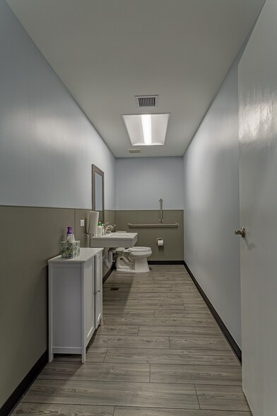 More Photos Of 1021-1041 Bonaventure Dr, Elk Grove Village Medical For Sale
