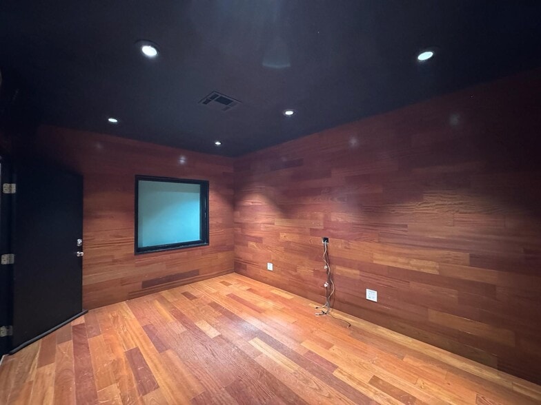 More Photos Of 2801-2825 Gulf Fwy, Houston Unknown For Lease