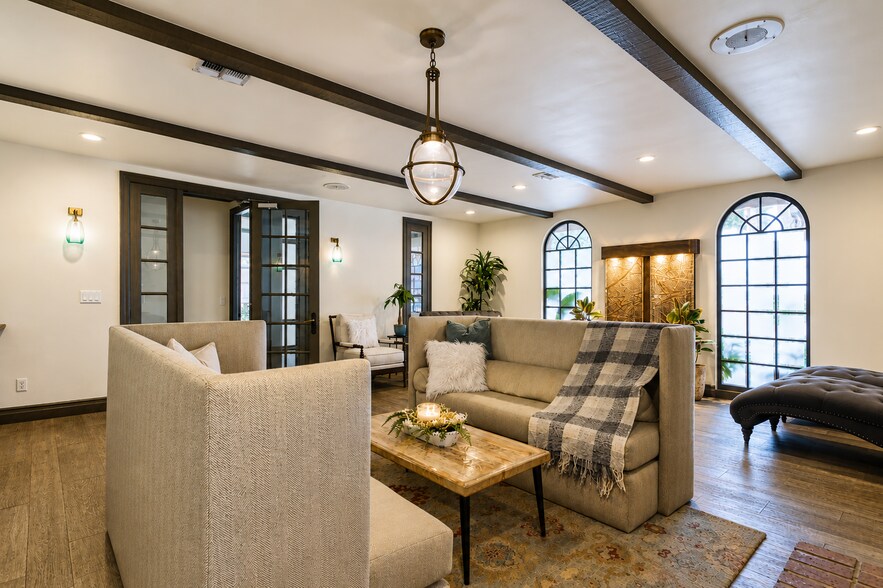 More Photos Of 331 N Larchmont Blvd, Los Angeles Office For Sale