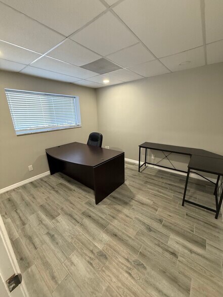 More Photos Of 5010 N Nebraska Ave, Tampa Light Distribution For Lease