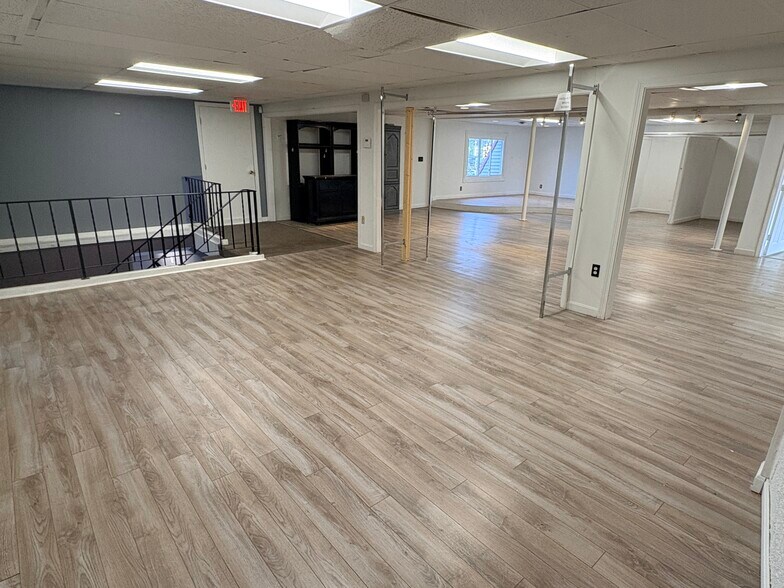 More Photos Of 1875 Main St, Tewksbury Storefront For Lease