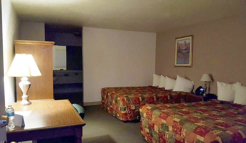 More Photos Of 518 W Montana Ave, Baker Hotel For Sale