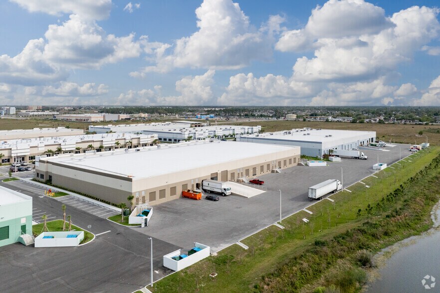 More Photos Of 9121 Centerlinks Commerce Dr, Fort Myers Warehouse For Lease