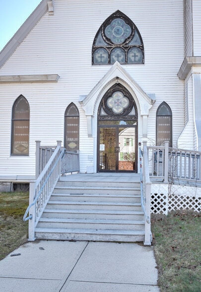 More Photos Of 33 School St, Troy Religious Facility For Sale