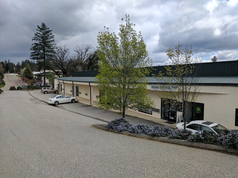 More Photos Of 158 Whitcomb Ave, Colfax Warehouse For Lease