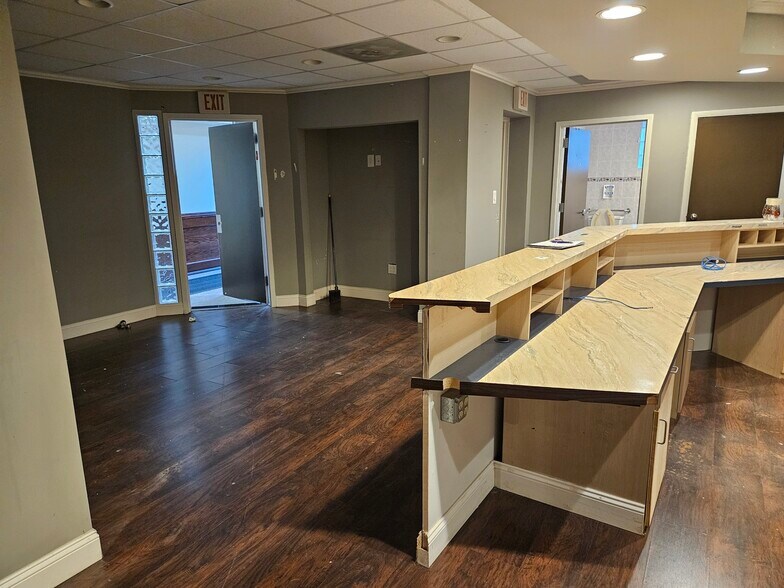 More Photos Of 164 Commack Rd, Commack Medical For Sale