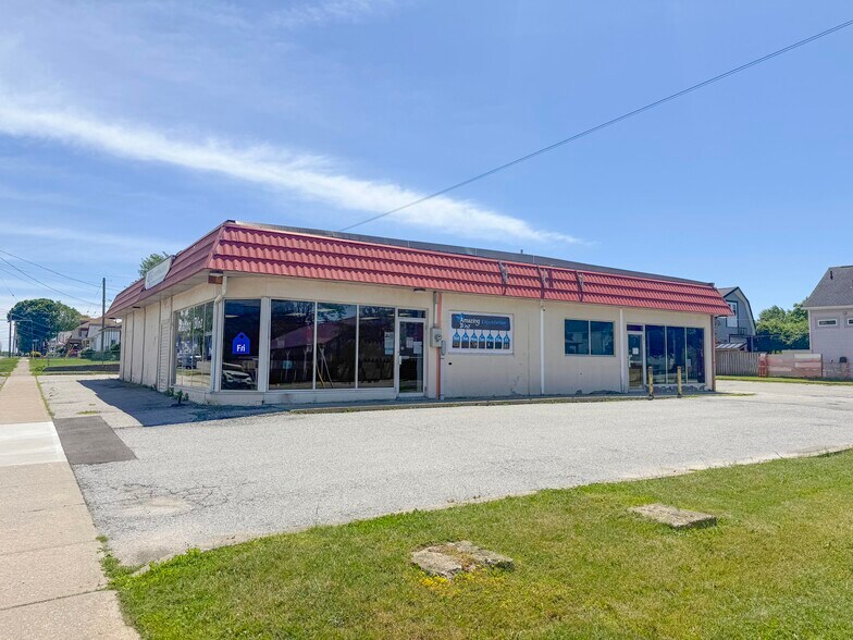 Primary Photo Of 477 Davis St, Port Colborne Freestanding For Sale