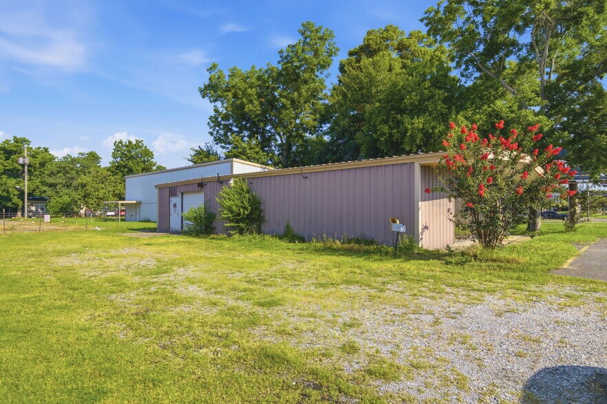 More Photos Of 1315 Ruth St, Sulphur Office For Lease