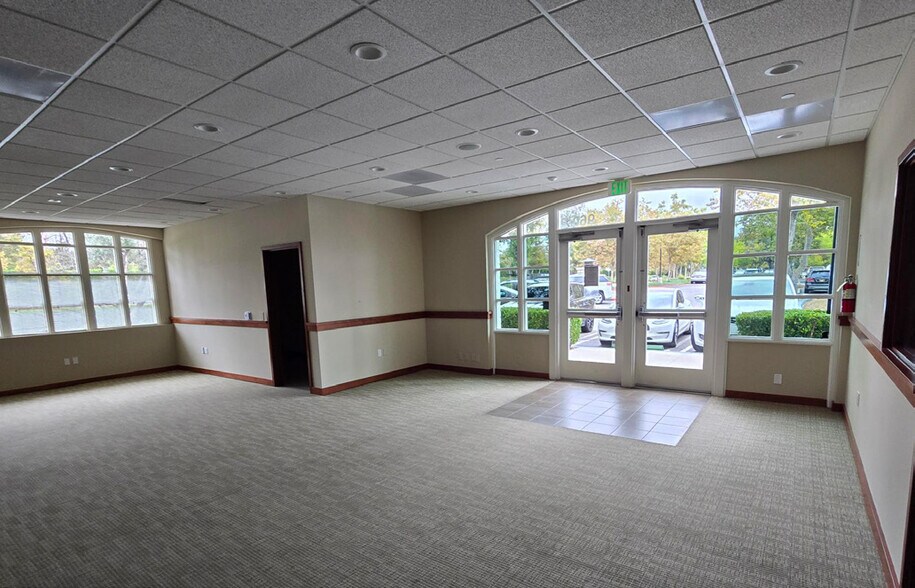 More Photos Of 960 S Westlake Blvd, Westlake Village Office For Lease