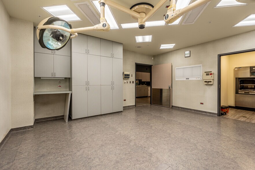 More Photos Of 4650 Southwest Hwy, Oak Lawn Medical For Sale