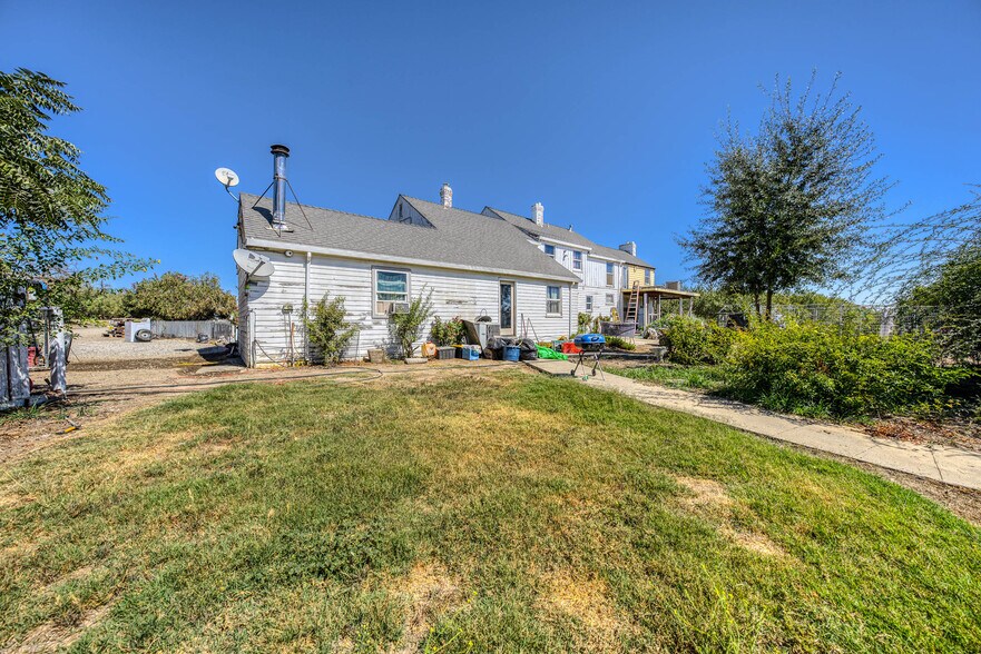 More Photos Of 743 College City Rd, Arbuckle Apartments For Sale