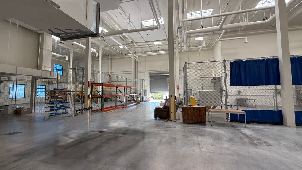 More Photos Of 1545 Pama Ln, Las Vegas Research And Development For Lease